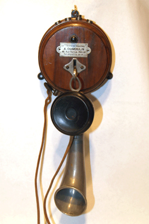 round french walnut wood phone with ice cream scoop handset